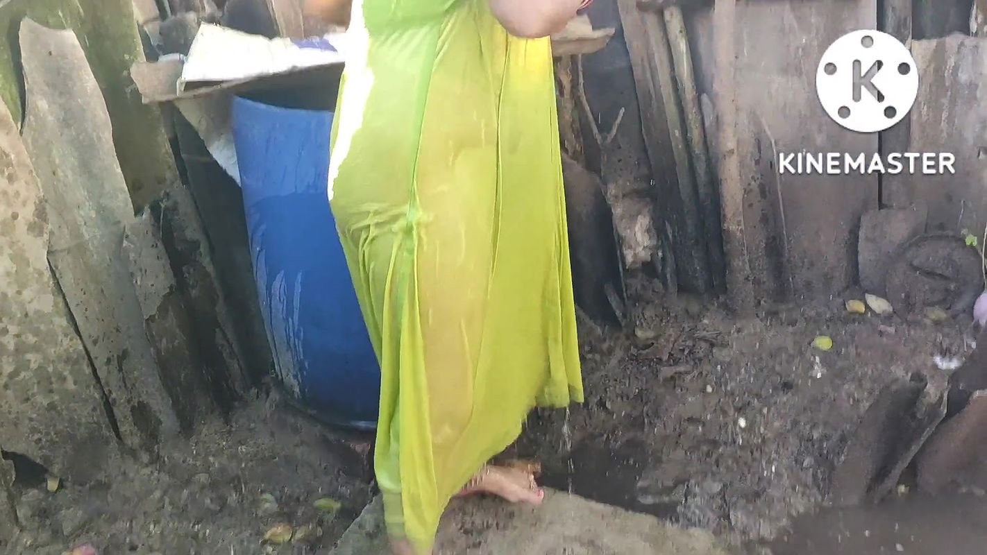 Bhabhi ki boobs aur ass good looking