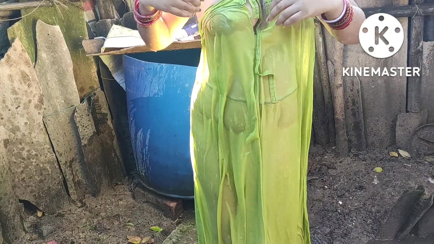 Bhabhi ki boobs aur ass good looking