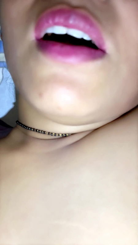 Bhabhi ki chut main pura lund dala ,bhabhi ki cheekh nikl gyi