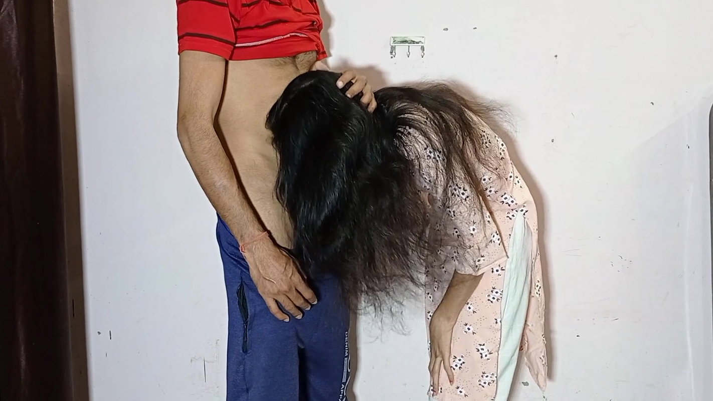 Bhabhi ki help krne ke bahane nangi kr ke chut ko chod dala hindi HD DESIFILMY45 SLIM GIRL