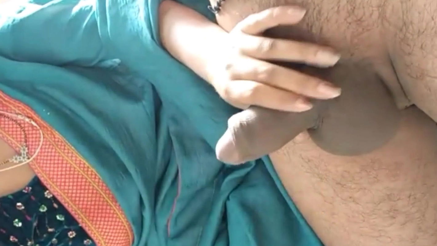 Bhabhi ne mere lund ko chus ke bada kar diya aur mare banke chudai karwa