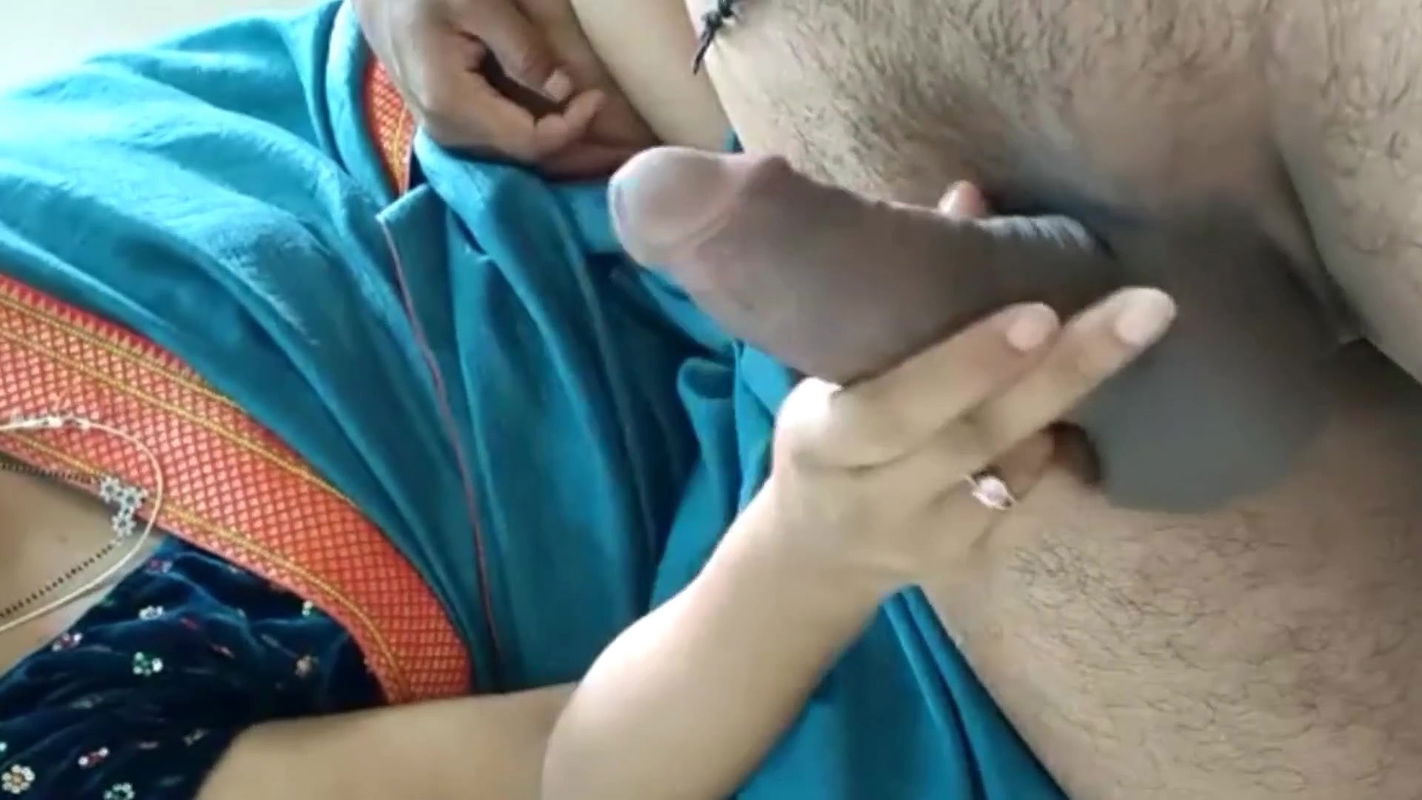 Bhabhi ne mere lund ko chus ke bada kar diya aur mare banke chudai karwa