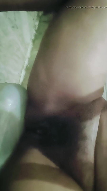 Bhabhi Ne viewers Ko Kiya Khush Apne Chut ka Pani Nikal diya