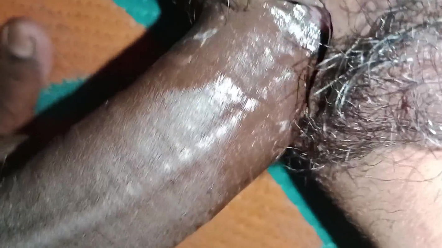 Bhabhi raised her legs and got fucked by a big dick