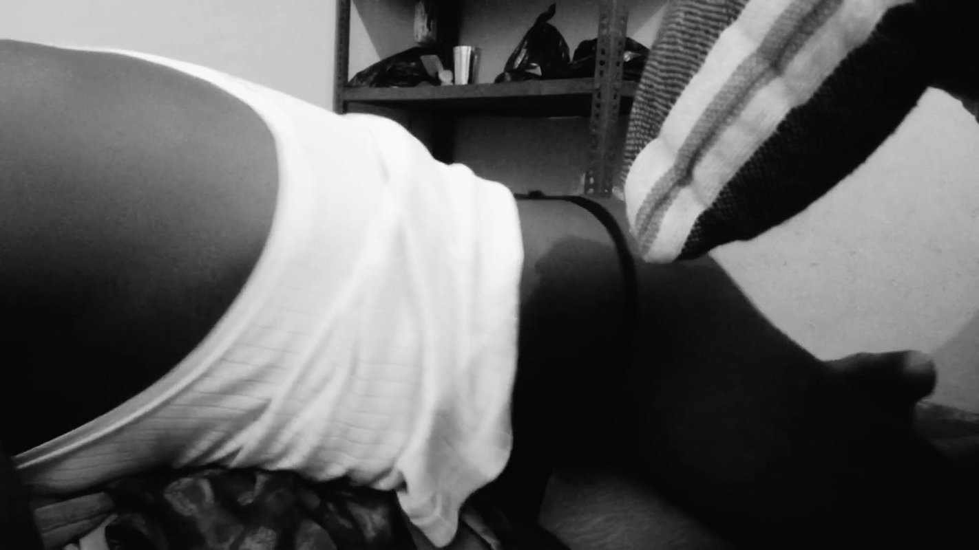 Bhabhi was fucked with a big cock after laying a mat