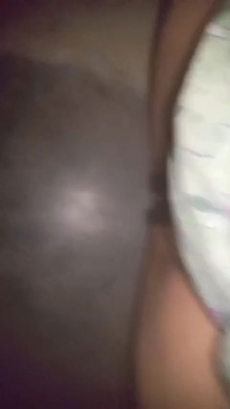 Bhabi ki chut me Su ,su Kiya , bhabi ne bhathroom me pee kiya