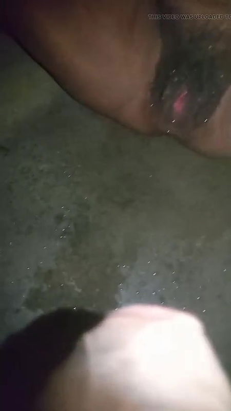 Bhabi ki chut me Su ,su Kiya , bhabi ne bhathroom me pee kiya