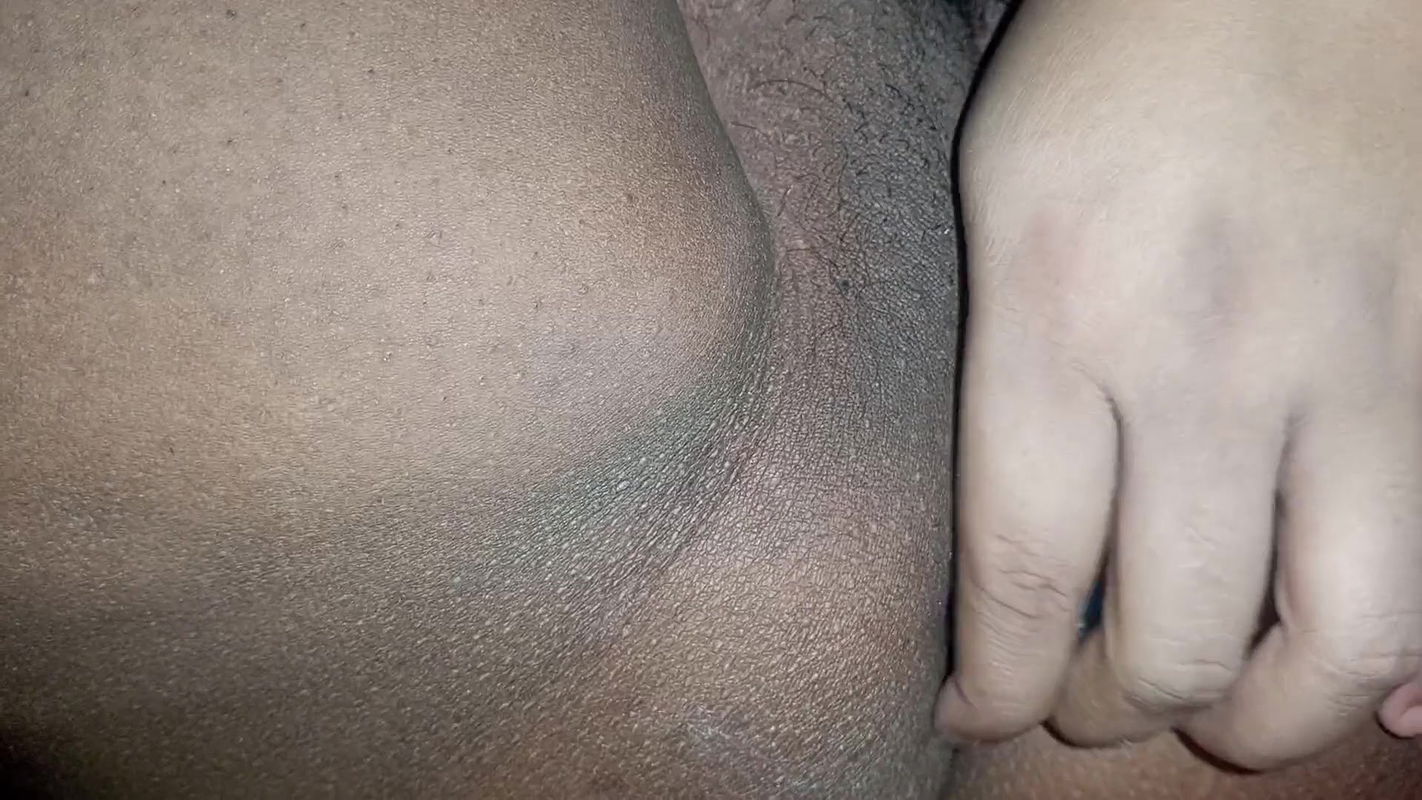 Bhabi ki gaand Mey khujli huya,ungli sey khujaya fir gajar ghuchaya