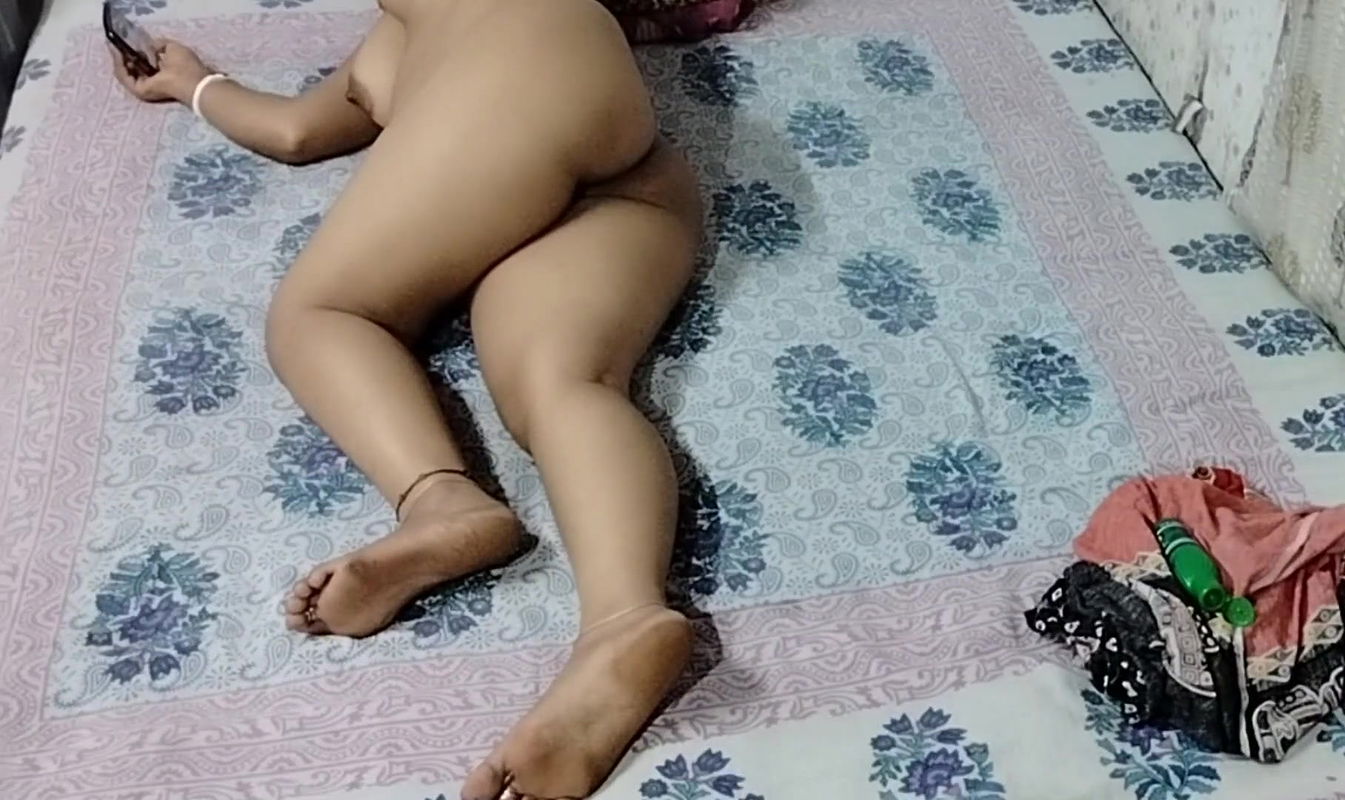 Bhabi ko letake Gand mari Fucked ass in the bed