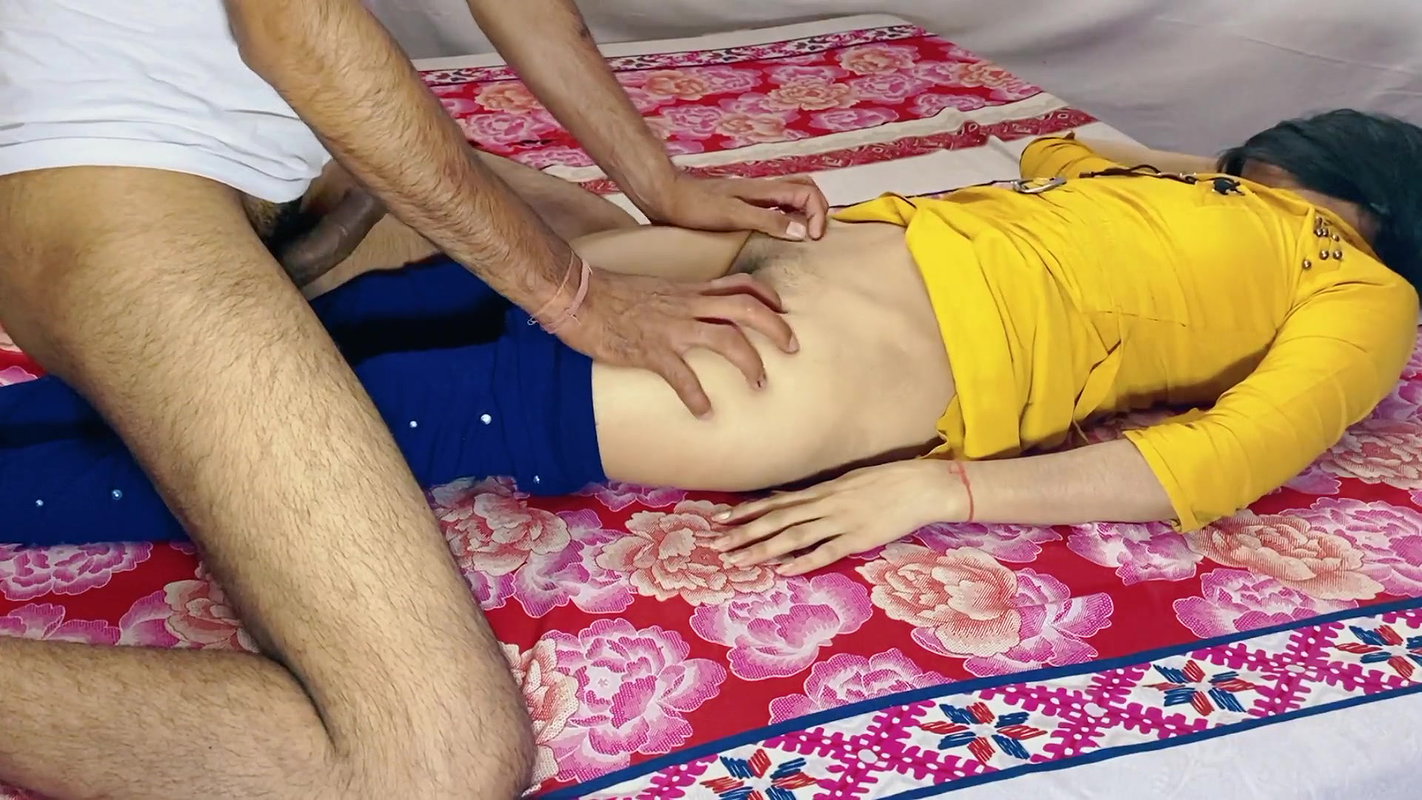 Bhai ne apni chhoti soteli bahan ko shadi se pahle hi pel dala with dirty talk xhamster