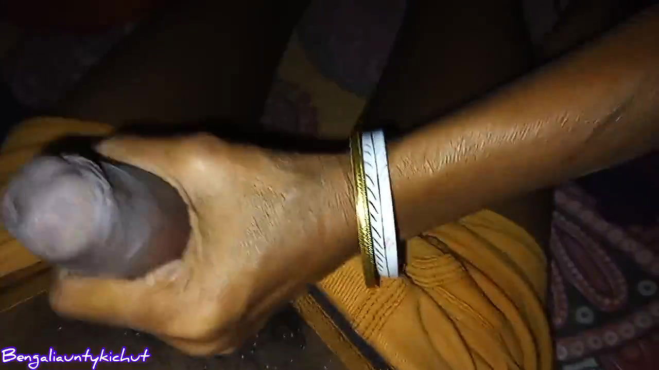 Big aunty massaged the land from behind Fucked elder aunty with great fun