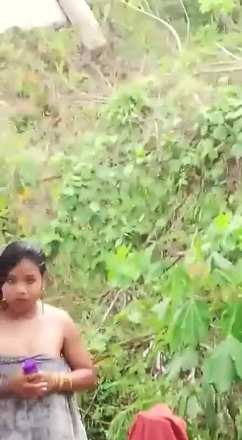 Desi Daring Bhabhi Showing Boooobs n pussy to L0ry Driver