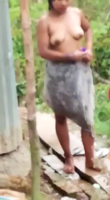 Desi Daring Bhabhi Showing Boooobs n pussy to L0ry Driver