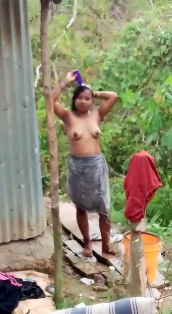 Desi Daring Bhabhi Showing Boooobs n pussy to L0ry Driver