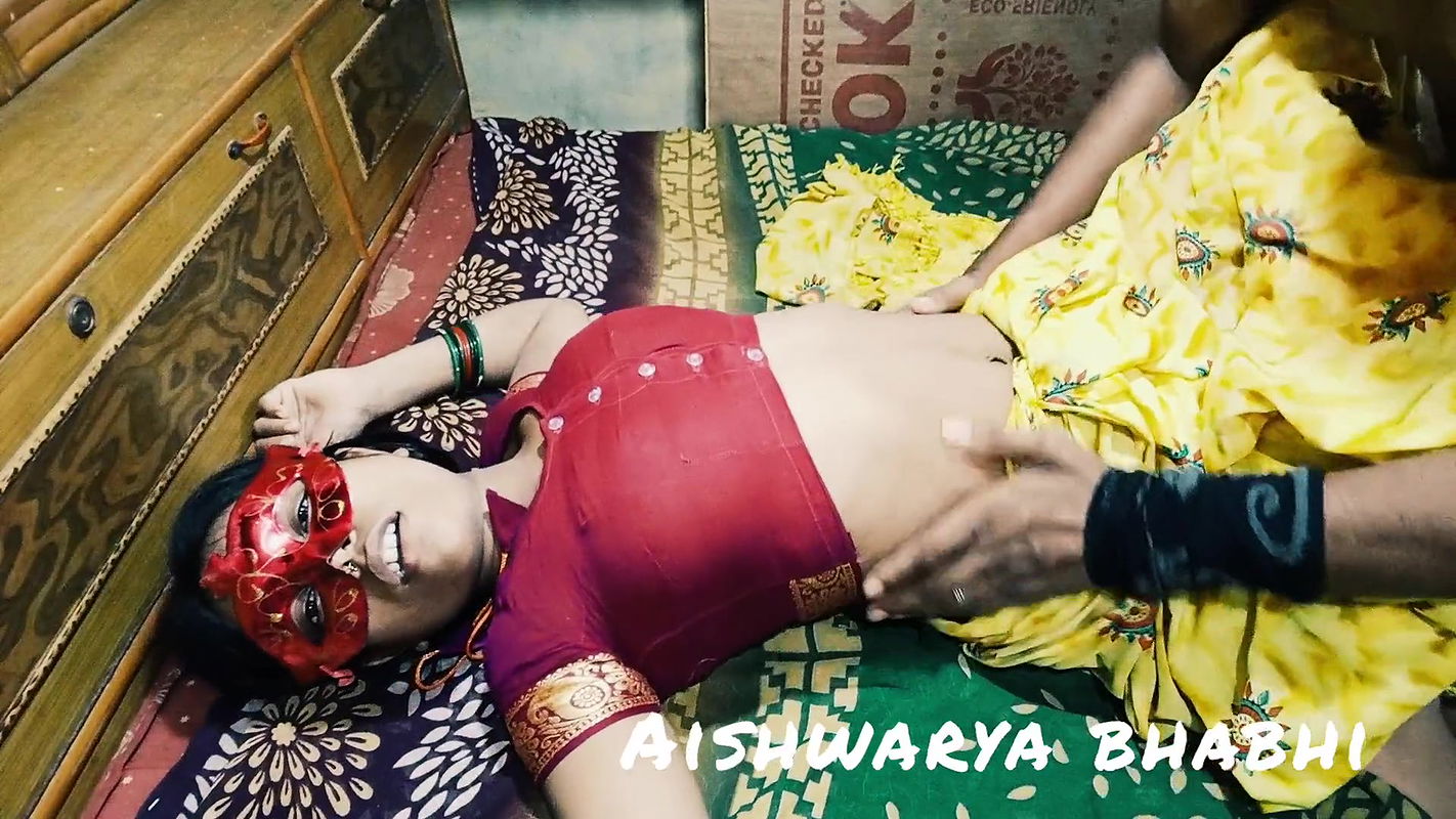 Bihari mammi ki raseeli chut saree utha ke chod diya