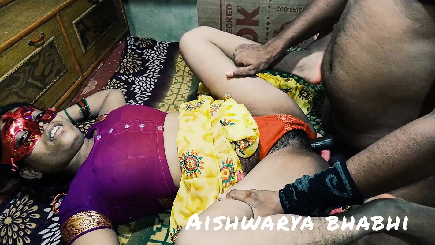 Bihari mammi ki raseeli chut saree utha ke chod diya