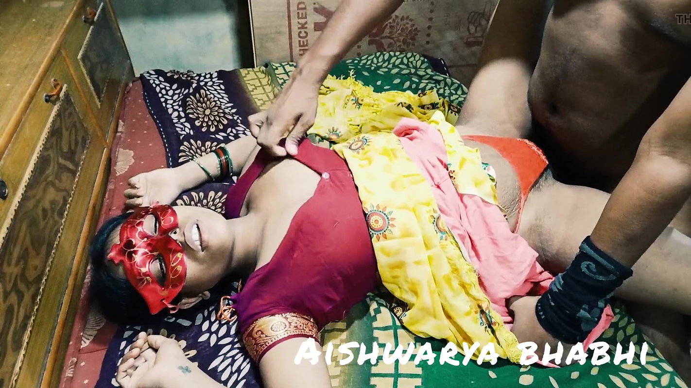 Bihari mammi ki raseeli chut saree utha ke chod diya