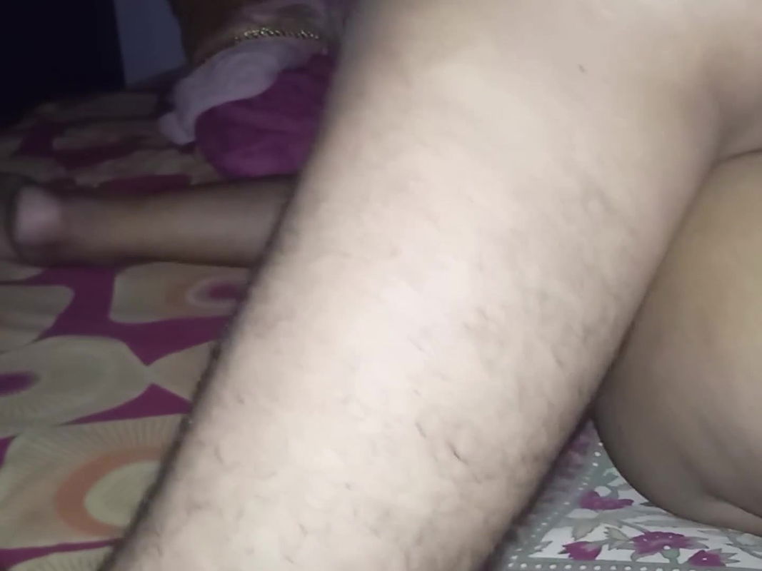 Biwi ne pati ko saheli ki chut dilwai or pati ne saheli ko choda