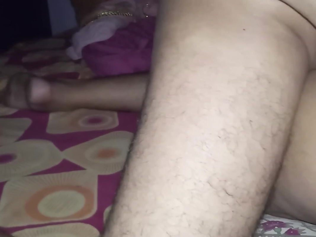 Biwi ne pati ko saheli ki chut dilwai or pati ne saheli ko choda