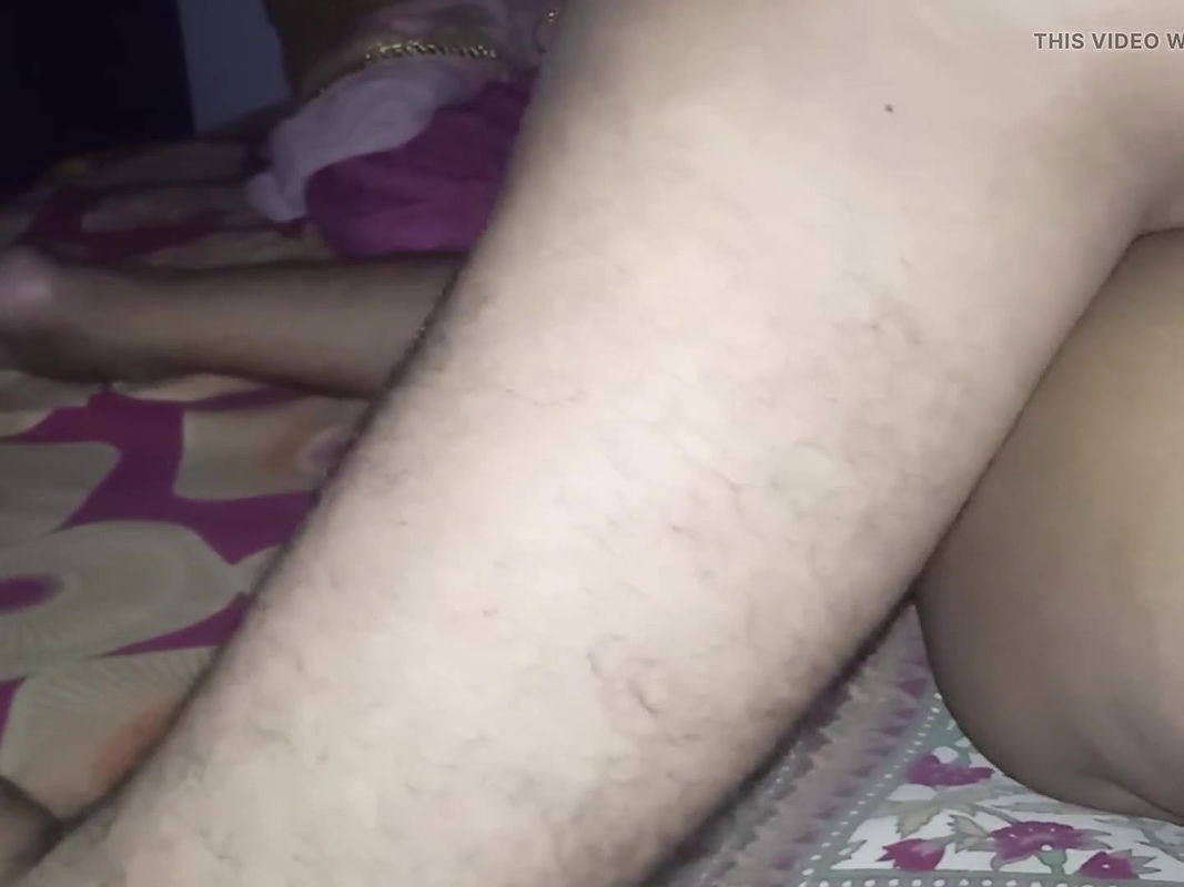 Biwi ne pati ko saheli ki chut dilwai or pati ne saheli ko choda