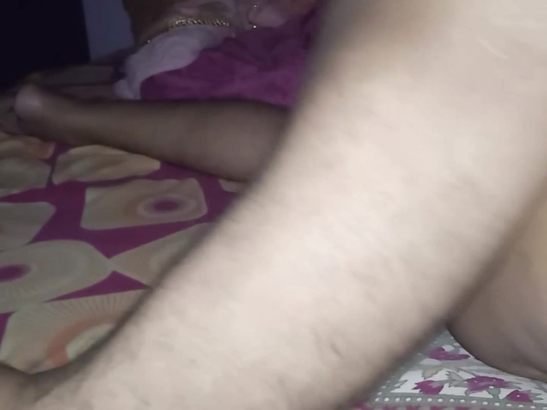 Biwi ne pati ko saheli ki chut dilwai or pati ne saheli ko choda