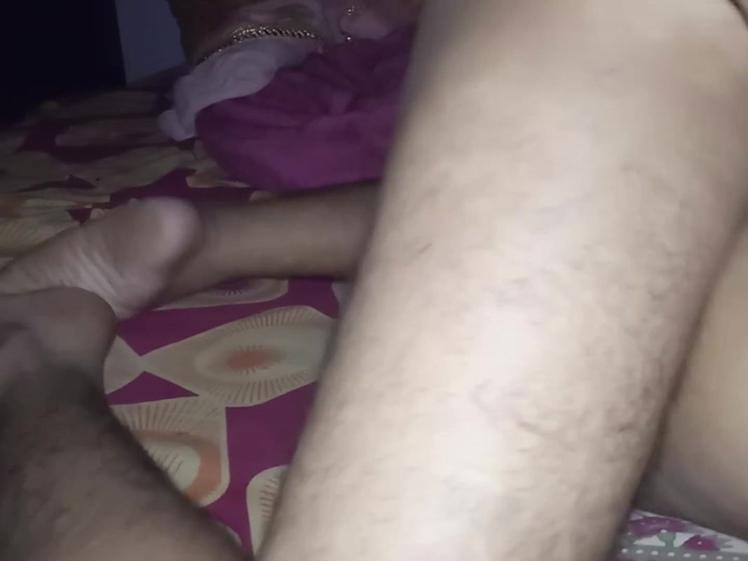 Biwi ne pati ko saheli ki chut dilwai or pati ne saheli ko choda