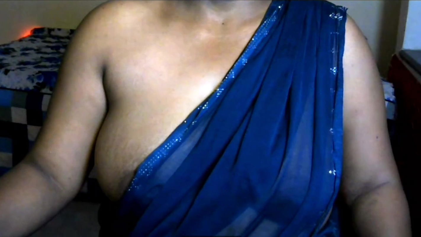 Boobs show girl has fun by showing one of her boobs nipples and then opens her bra