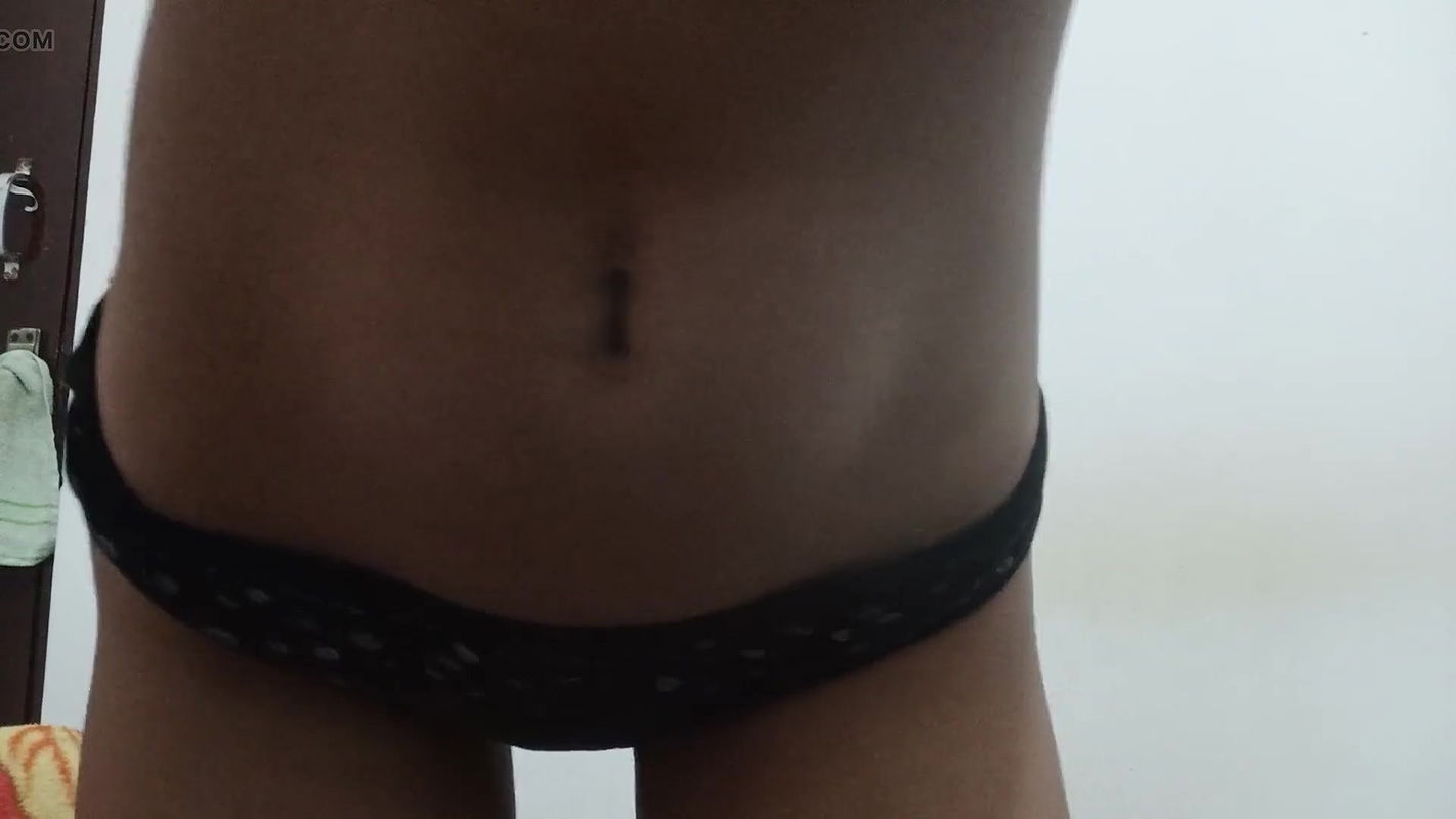 Brazilian teen 18+, fucks her pussy deep with a big cucumber