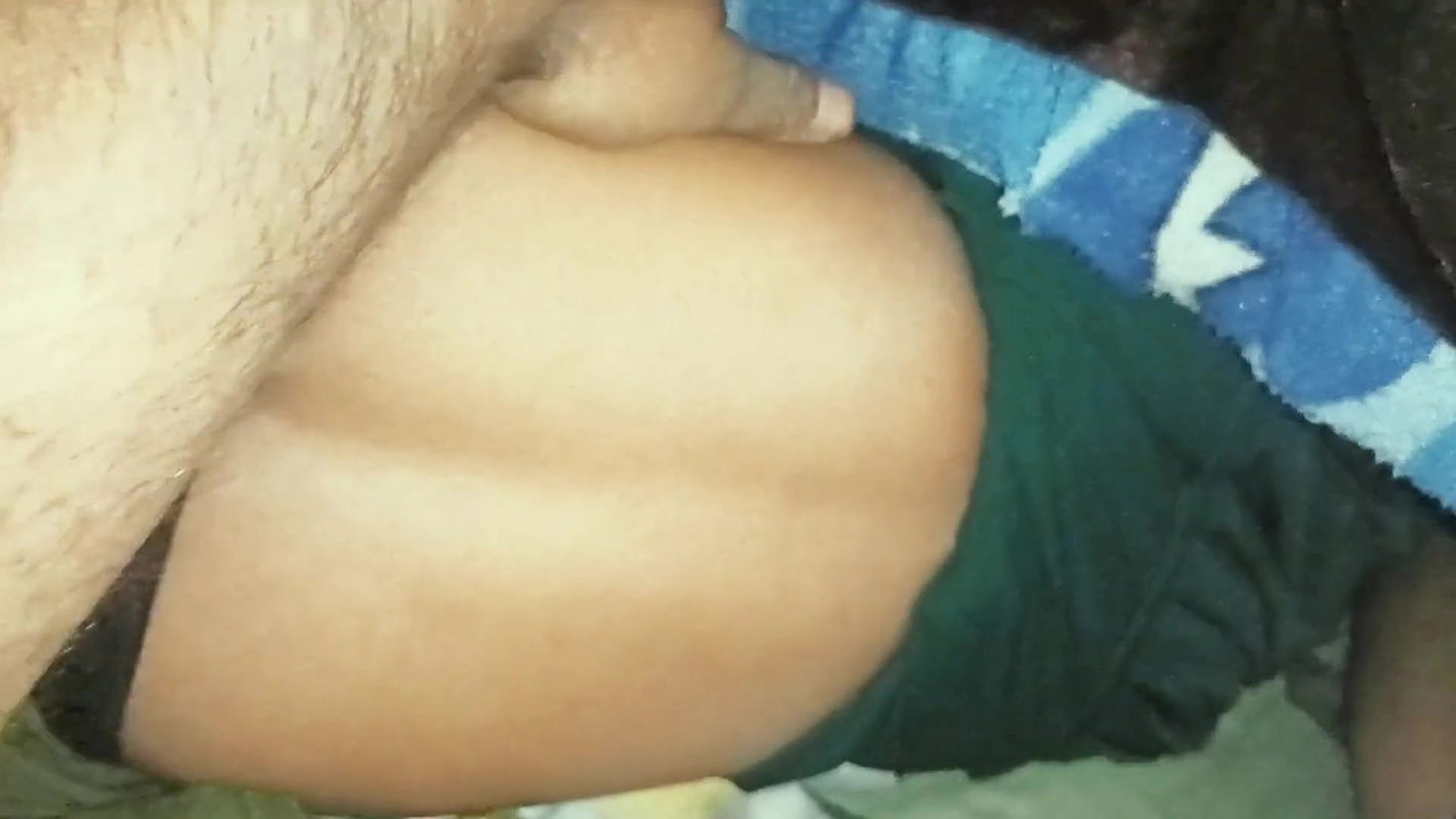 Brother-in-law fucked sister-in-law’s pussy by putting thick brinjal