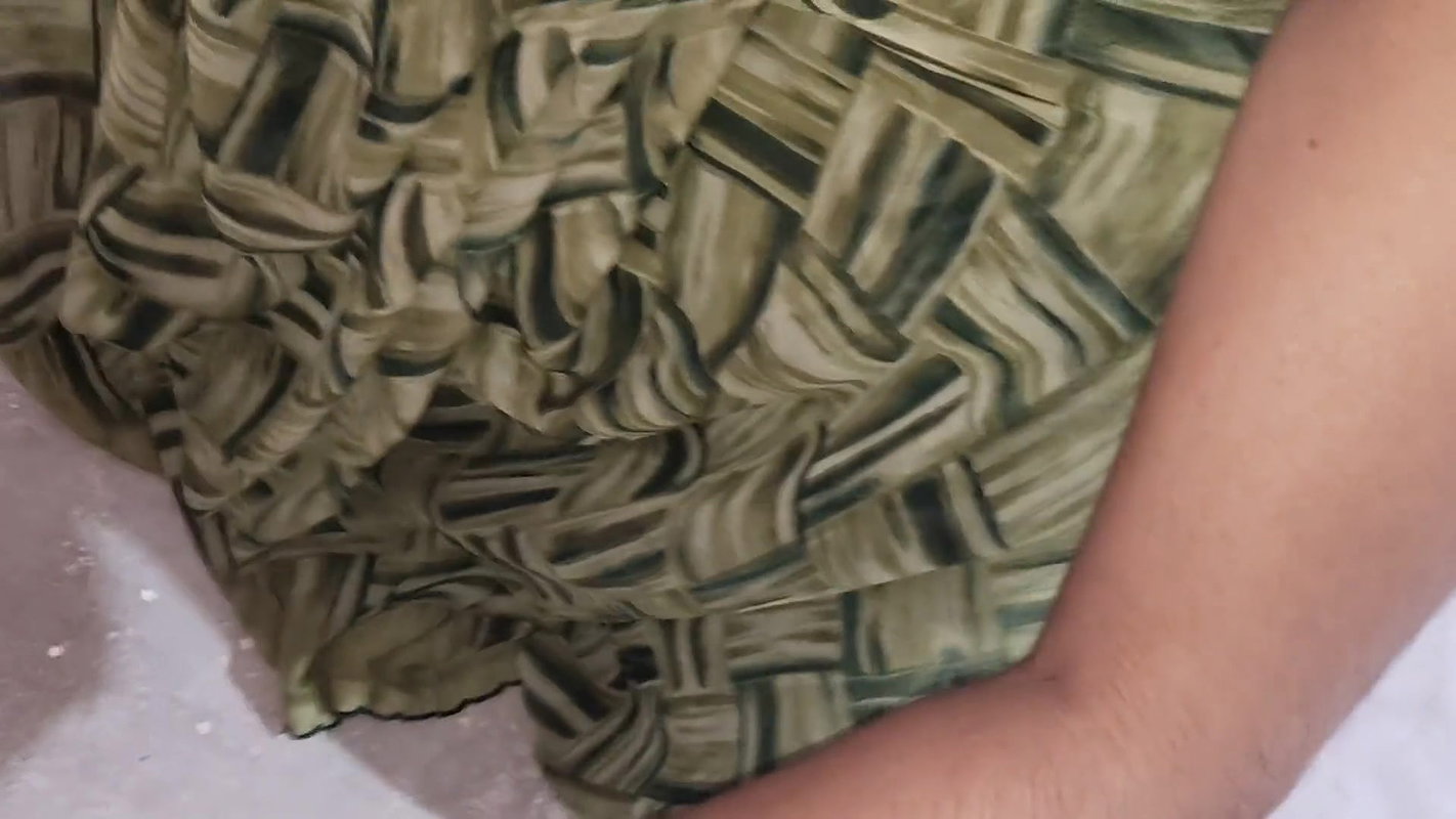 Brother-in-law made sister-in-law, who was cleaning gas, doggy style and fucked her