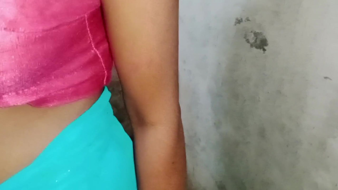 Brother-in-law took Bengali Bhabhi to the roof and fucked her