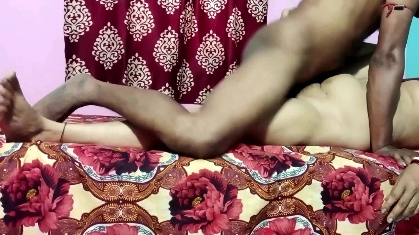 Caught and rubbed the Boobs of the Horny wife so then she moaned, then fucked hard – Bengalixxxcouple Full HD 4K HOMEMADE Sex