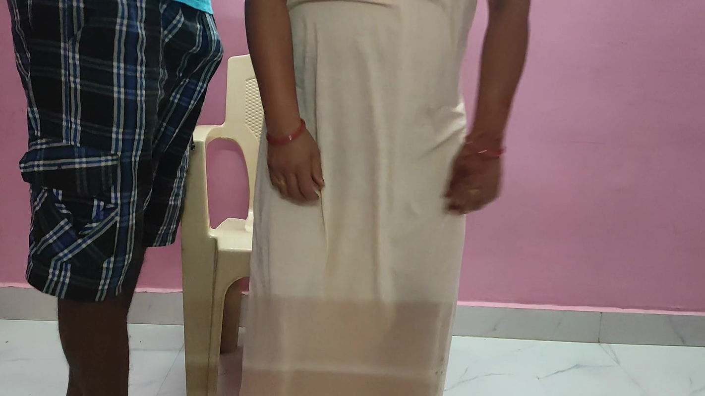 Chachi ne chut chudai bhatija se chair par ghodi banakar