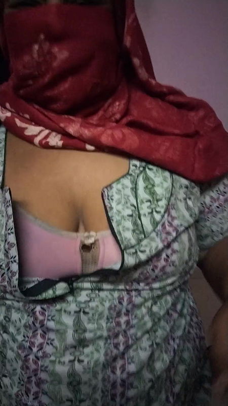 Chennai aunty nurse showing boobs