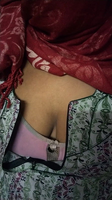 Chennai aunty nurse showing boobs