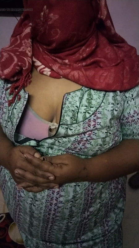 Chennai aunty nurse showing boobs