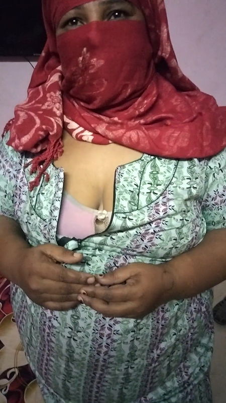 Chennai aunty nurse showing boobs