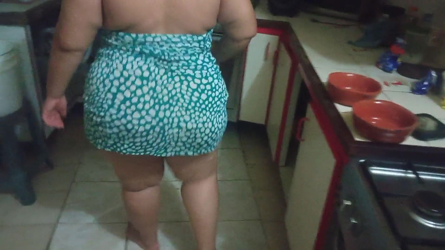 chubby stepmother in the kitchen preparing a delicious dinner