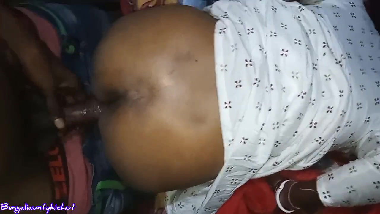 Chudai Hui bahut mast Bengali aunty ko Durga Mela ghuma kar le aaye by bengaliauntykichut