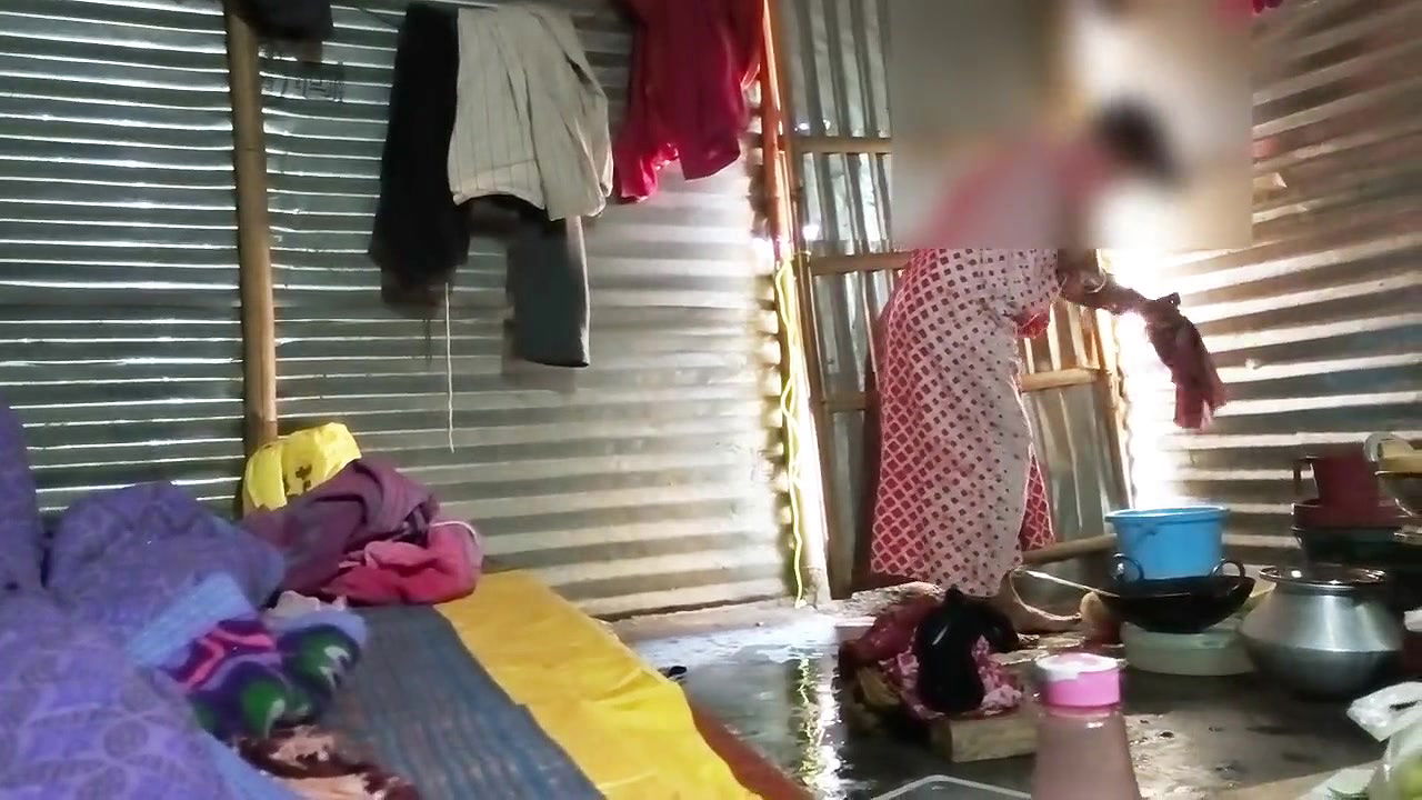 Chudai ke bad aunty ne Naha kar aaya dress changing video