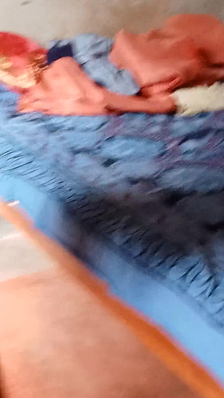 College Lacher in Dress Change