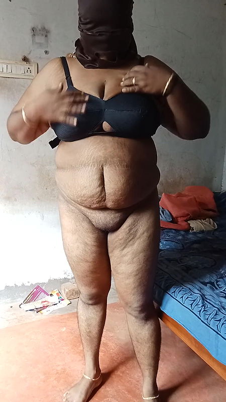 College Lacher in Dress Change