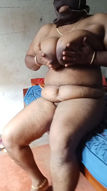 College Lacher in Dress Change