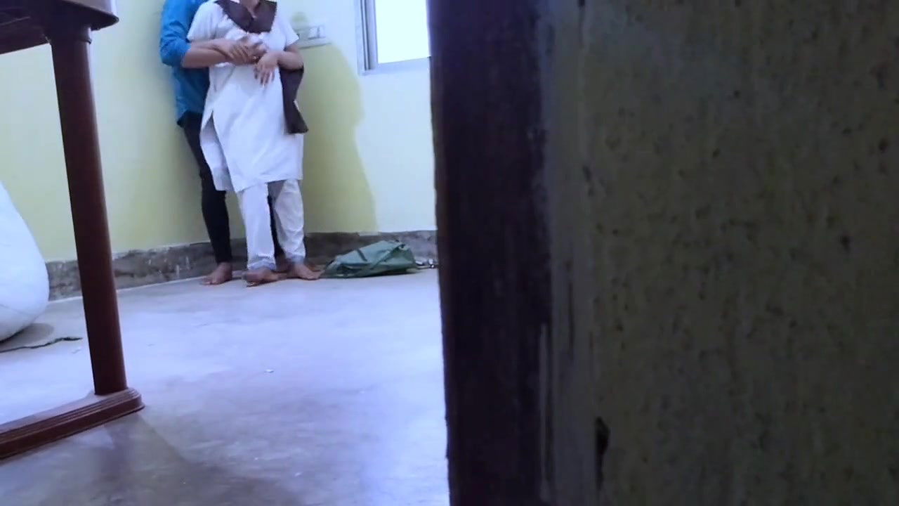 College student and teacher ne college ki store room me bindass chudai karte time kisine video bana di