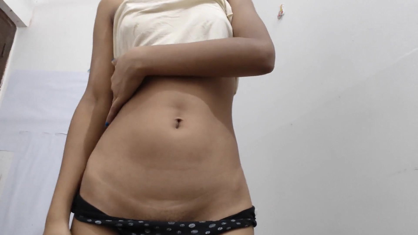 Cute Girl Showing Herself Nude