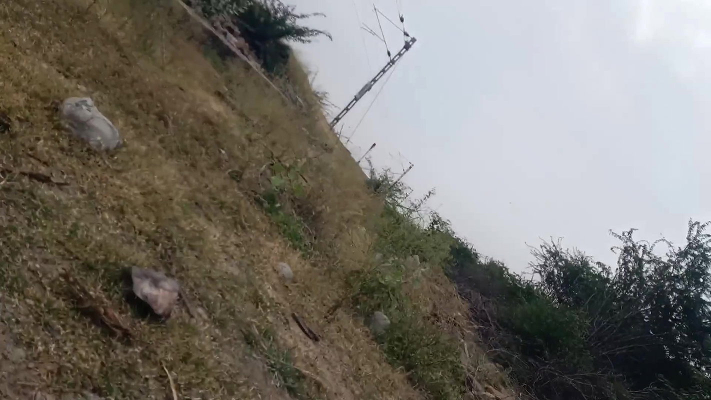 Desi aunty railway bridge key nichey chudayi