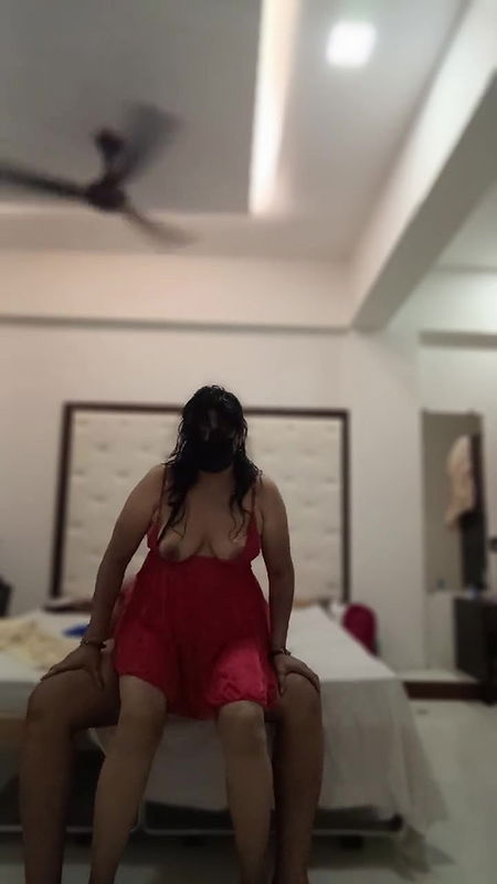 Desi aunty riding in hotel