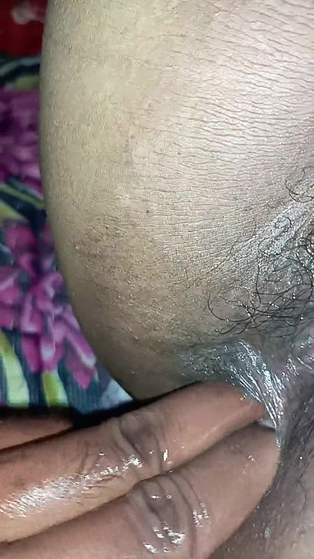 Desi bhabhi ass fingaring ass leaking pussy fingaring pussy leaking in hindi sex videos