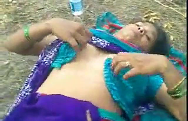 mature bhabhi inky blueari mmsex in open fields