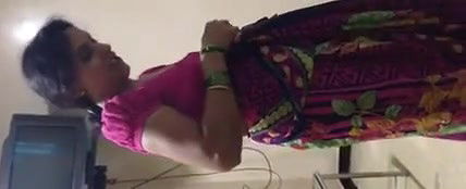 mature indian bhabhi changing
